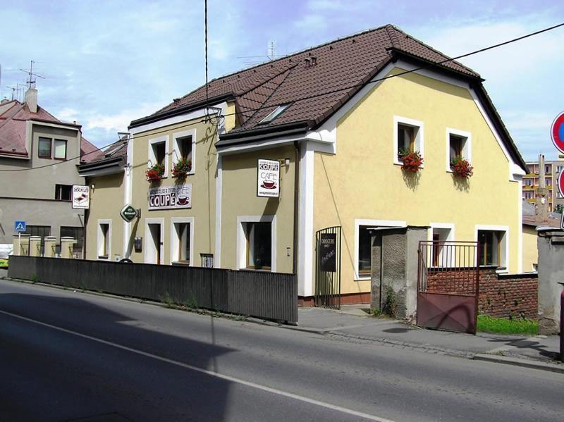 Příbram 库曳旅馆酒店 外观 照片